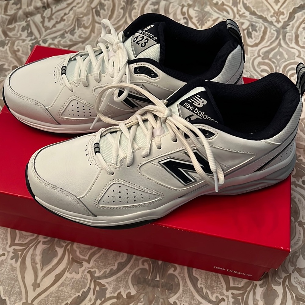 Brand new Men’s New Balance sneakers!